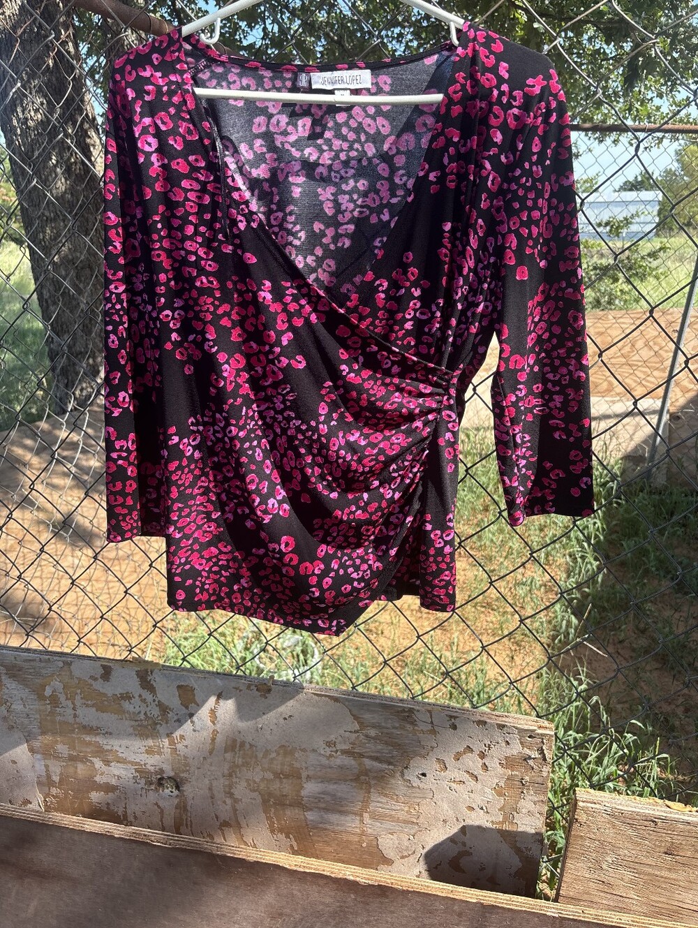 Jennifer Lopez medium top